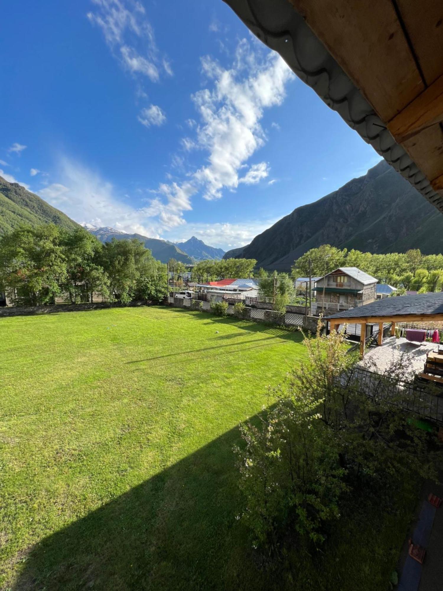 Guest House 15 Kazbegi Exterior foto