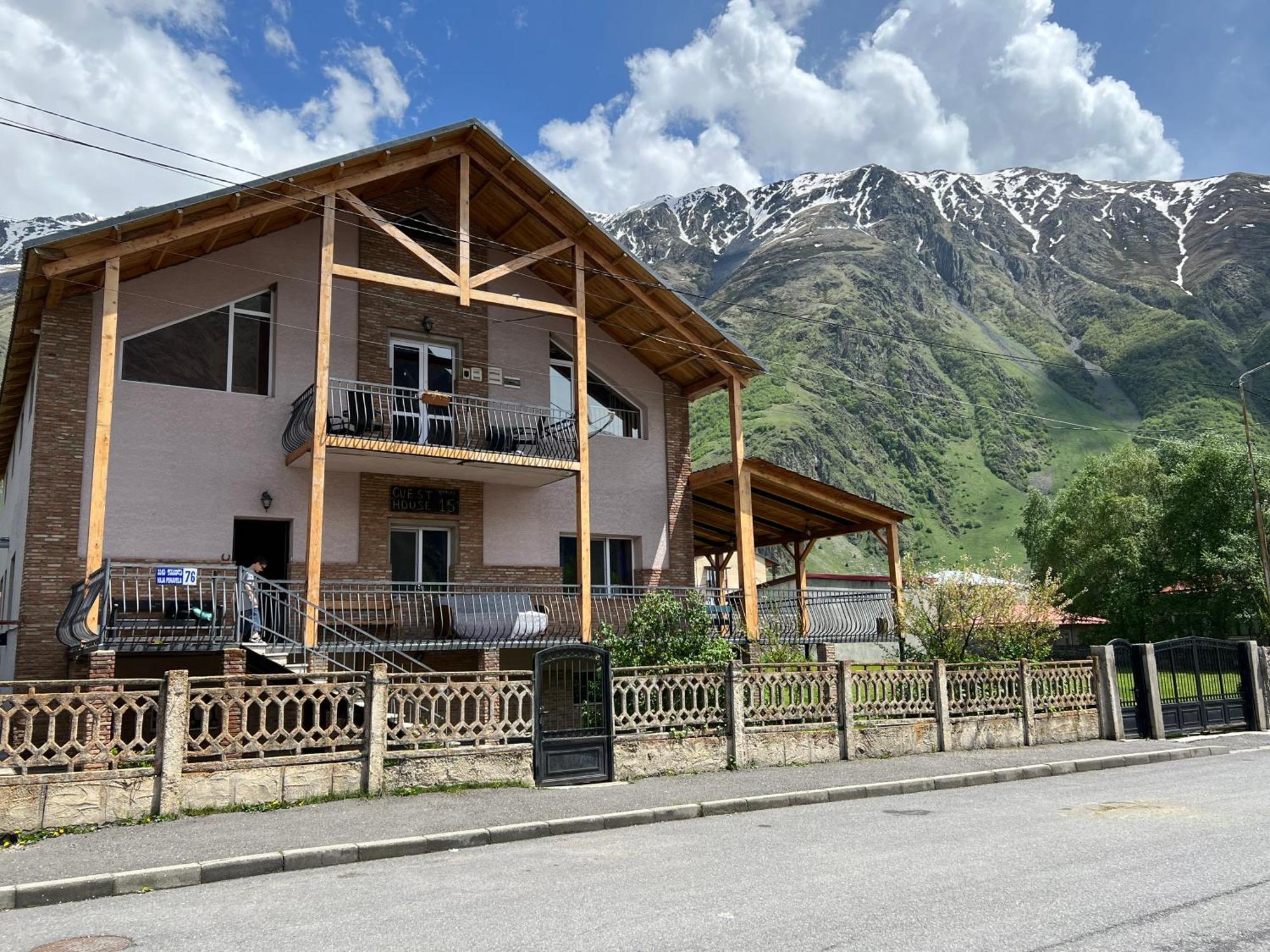 Guest House 15 Kazbegi Exterior foto